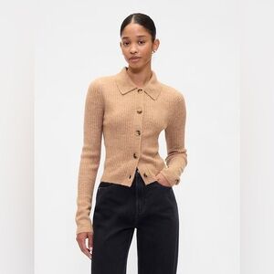 Gap Fitted Cropped Collared Cardigan in light camel heather color
